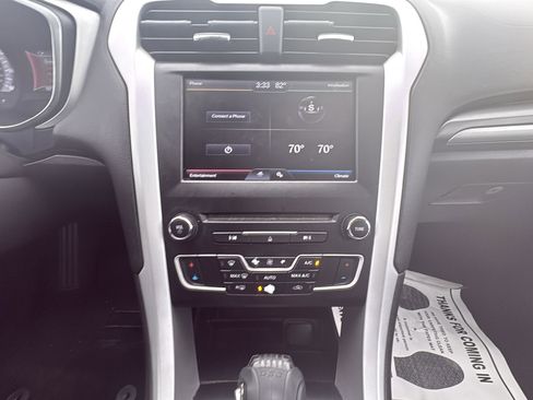 Used 2016 Ford Fusion SE image 10