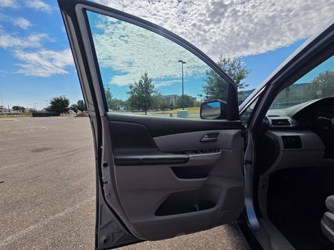Used 2011 Honda Odyssey EX image 16