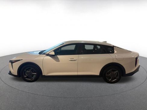 Used 2025 Kia K4 LXS image 9