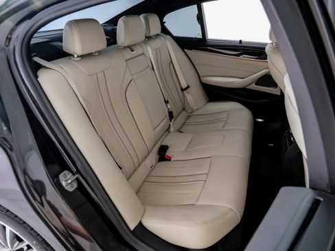 Used 2020 BMW 530i xDrive w/ Premium Package image 40