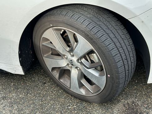 Used 2019 Kia Optima S w/ S Panoramic Sunroof Package image 11