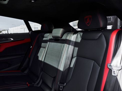 Used 2025 Lamborghini Urus Performante AWD/4WD image 44