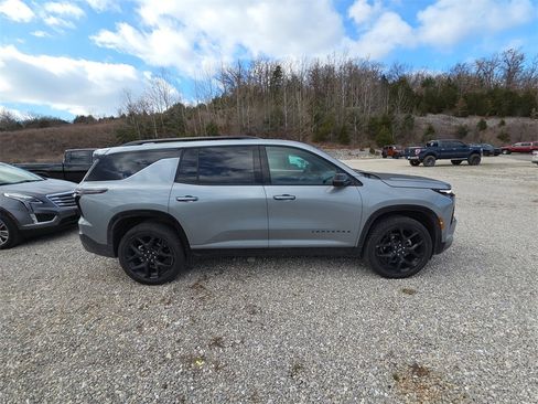 Used 2024 Chevrolet Traverse RS image 7