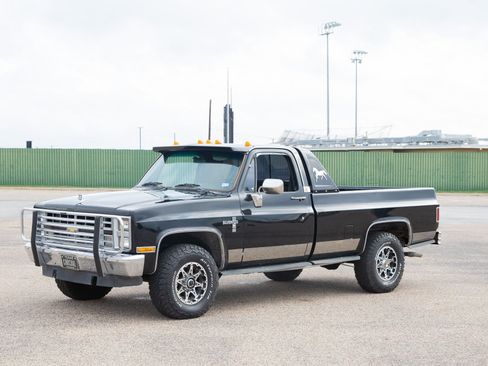 Used 1986 Chevrolet C/K Truck 2500 image 17
