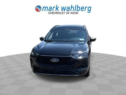 Used 2023 Ford Escape ST-Line w/ Tech Pack #1 AWD/4WD image 3