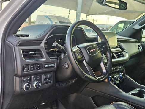 Used 2023 GMC Yukon XL AT4 w/ Technology Package AWD/4WD image 10