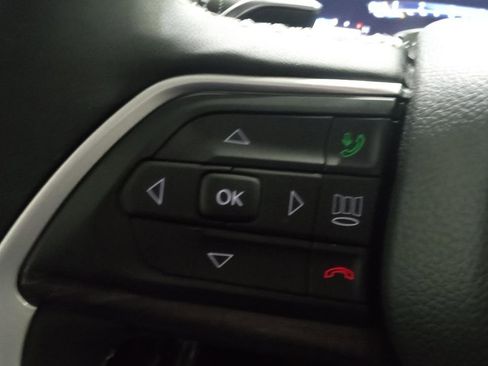 Used 2023 Jeep Grand Cherokee Limited w/ Luxury Tech Group II image 16