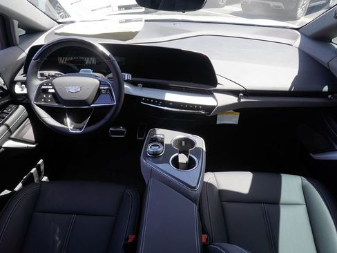 New 2025 Cadillac Optiq Luxury 1 image 10