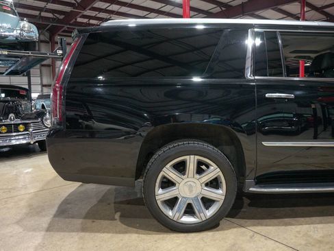 Used 2018 Cadillac Escalade ESV Luxury image 8