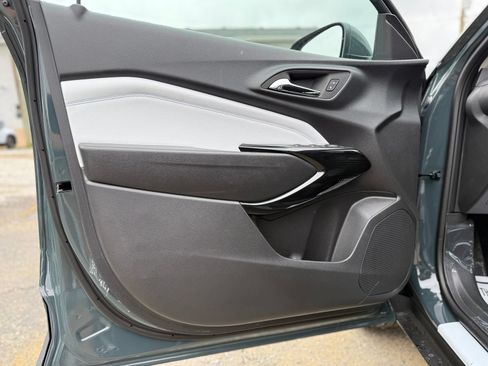 New 2026 Chevrolet Trax LT w/ Midnight Edition FWD image 14