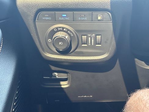 Used 2023 Jeep Grand Cherokee Summit AWD/4WD image 11