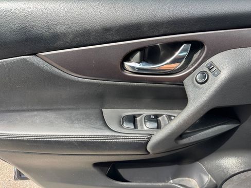 Used 2016 Nissan Rogue SV AWD/4WD image 14