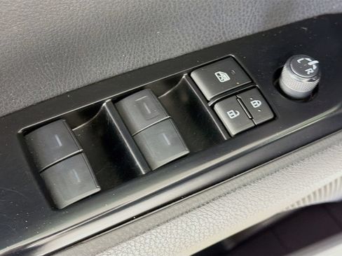 Used 2025 Toyota Camry SE w/ Convenience Package FWD image 18