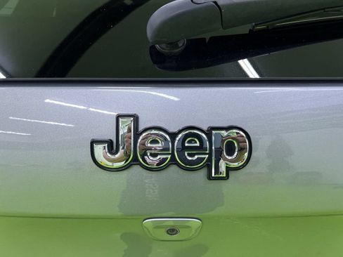 Used 2016 Jeep Cherokee Limited w/ Trailer Tow Group AWD/4WD image 12