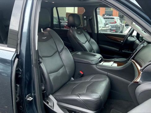 Used 2020 Cadillac Escalade Luxury image 6