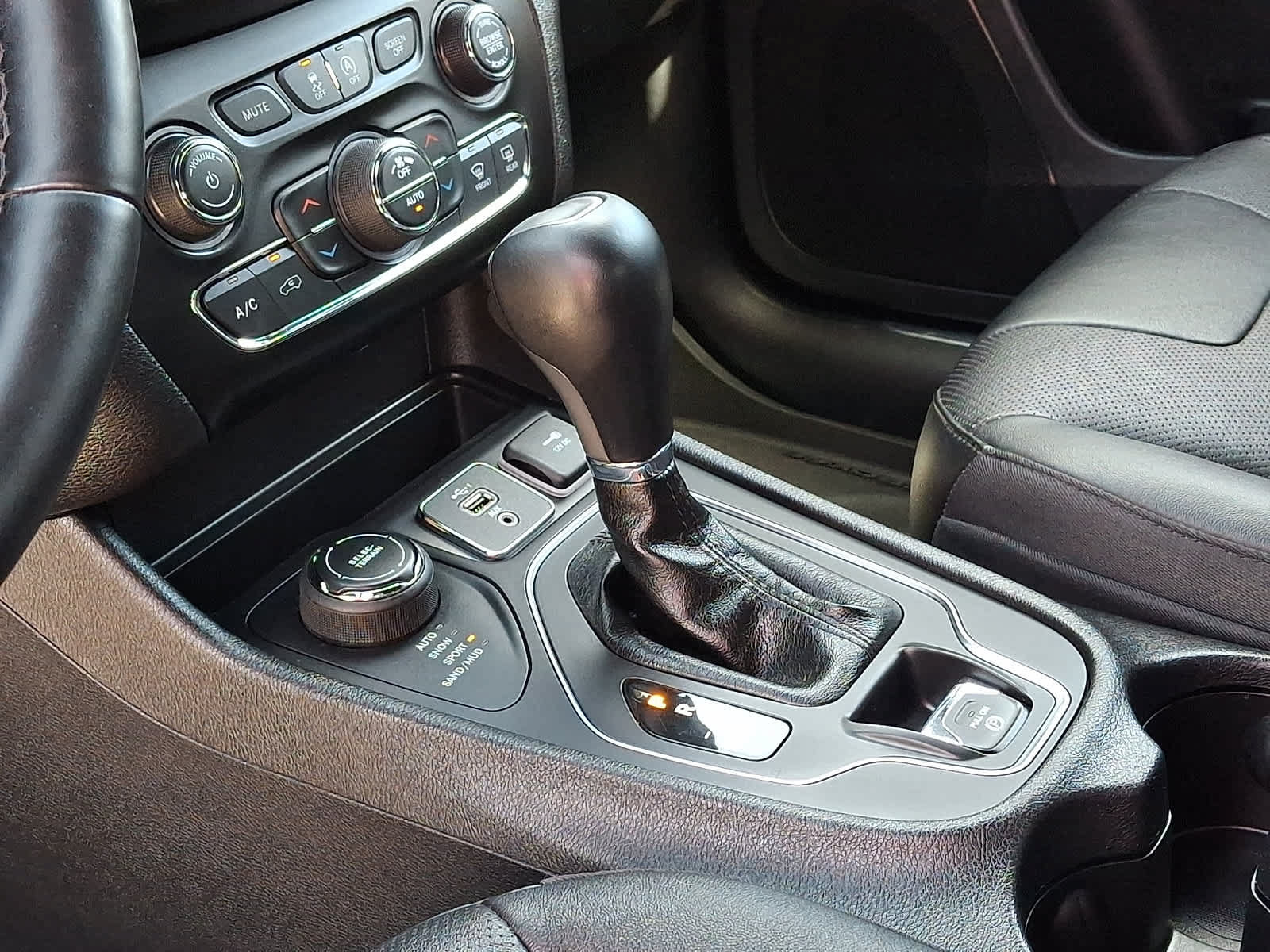 Used 2020 Jeep Cherokee High Altitude AWD/4WD image 17