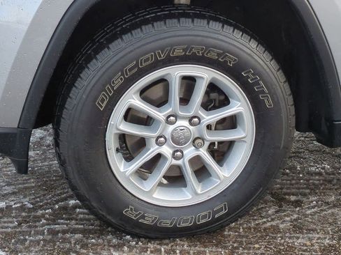 Used 2020 Jeep Grand Cherokee Laredo w/ Security & Convenience Group image 13