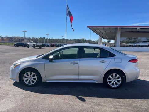 Used 2023 Toyota Corolla LE image 5