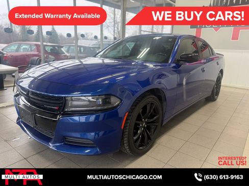 Used 2018 Dodge Charger SXT w/ Blacktop Package RWD image 18