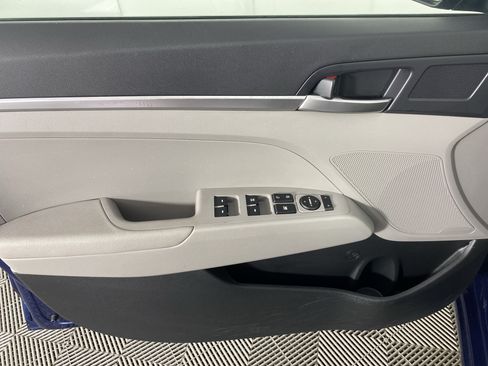 Used 2020 Hyundai Elantra SE FWD image 13
