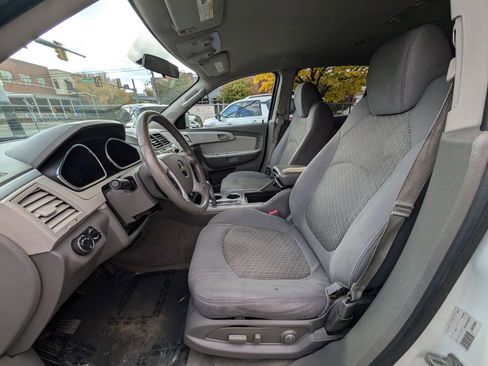 Used 2011 Chevrolet Traverse LT image 15