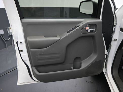 Used 2019 Nissan Frontier Desert Runner RWD image 4
