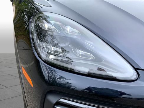 Used 2022 Porsche Cayenne AWD/4WD image 25