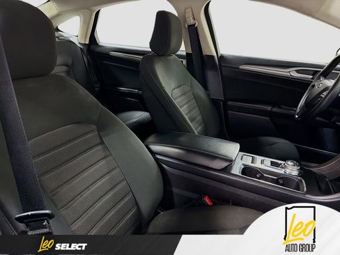 Used 2020 Ford Fusion SE image 26