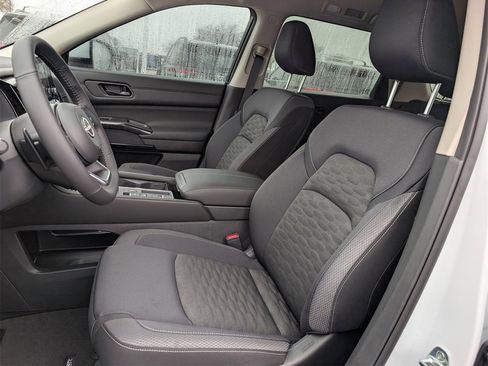 New 2025 Nissan Pathfinder SV image 18