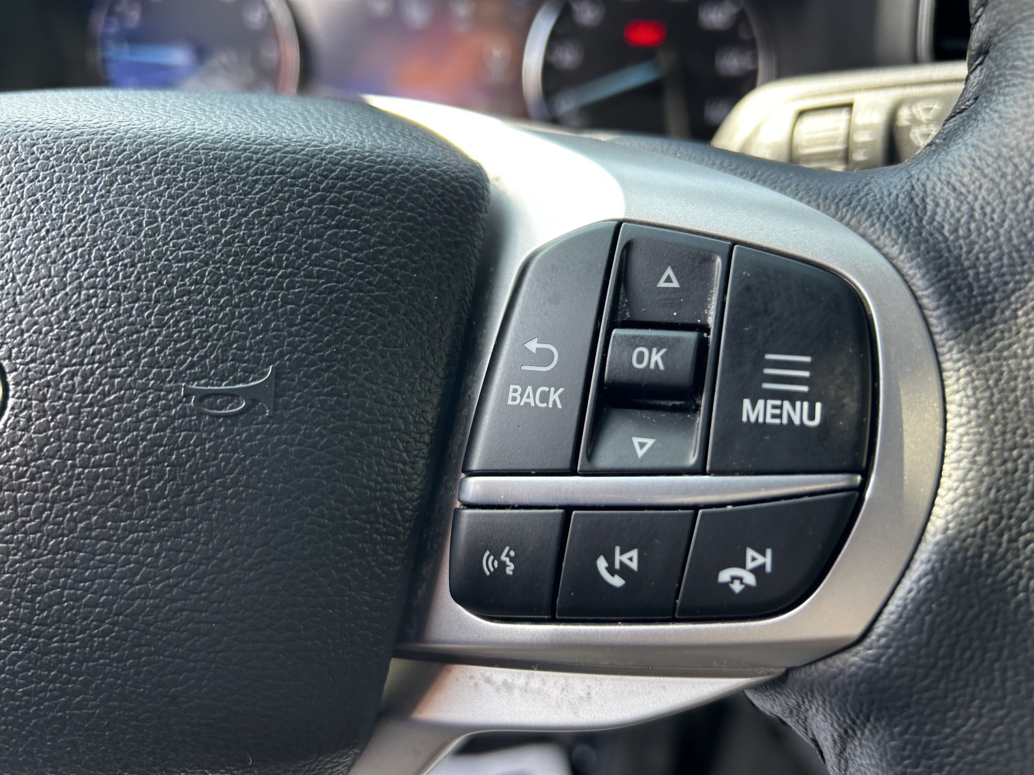 Used 2023 Ford Explorer XLT w/ Equipment Group 202A AWD/4WD image 27