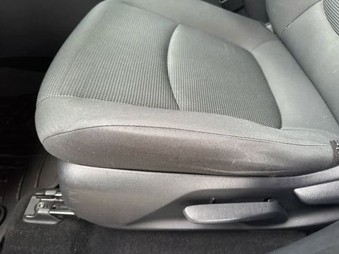 Used 2021 Toyota RAV4 LE image 12