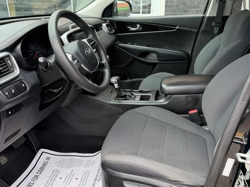 Used 2019 Kia Sorento AWD image 9