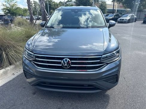Used 2022 Volkswagen Tiguan SE FWD image 2