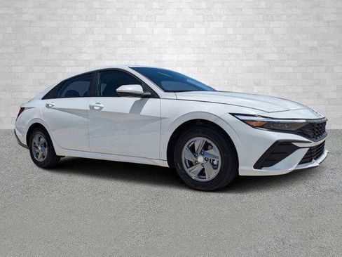 New 2026 Hyundai Elantra SE FWD image 1