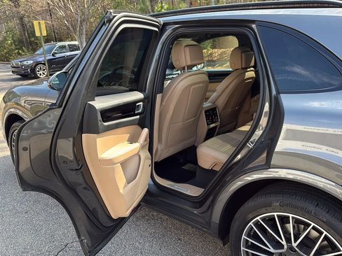 Used 2020 Porsche Cayenne image 16