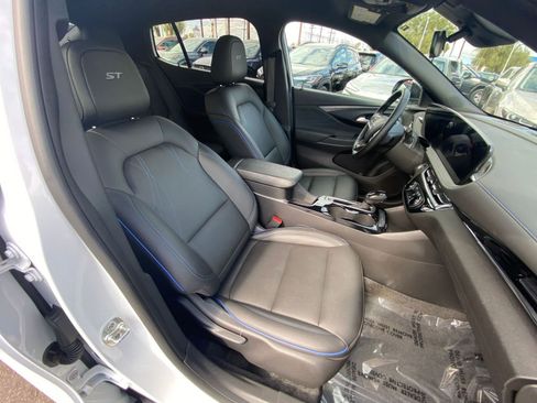 Used 2025 Buick Envista Sport Touring image 27