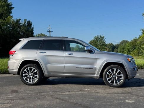 Used 2017 Jeep Grand Cherokee Overland w/ Jeep Active Safety Group AWD/4WD image 3