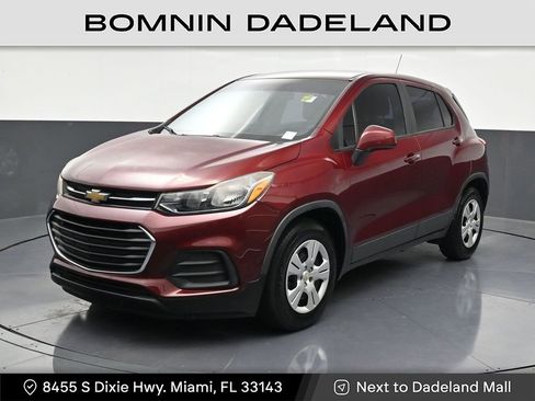 Used 2017 Chevrolet Trax LS FWD image 1