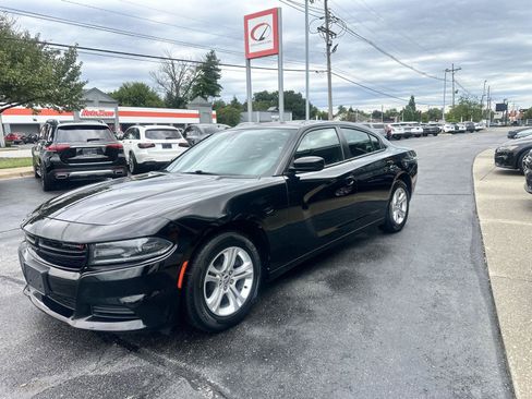 Used 2021 Dodge Charger SXT w/ Leather Interior Group RWD image 10