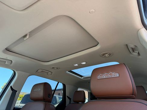 Used 2018 Chevrolet Traverse High Country w/ LPO, Cargo Package AWD/4WD image 4