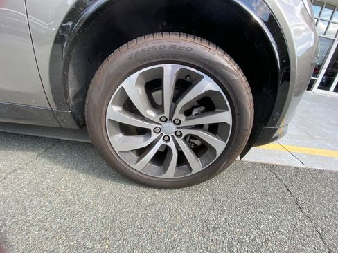 Used 2024 Land Rover Discovery Sport Dynamic SE image 25