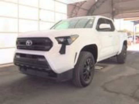 Used 2024 Toyota Tacoma SR5 w/ SR5 Upgrade Package AWD/4WD image 2