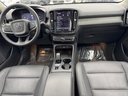 Certified 2025 Volvo XC40 B5 Core image 12
