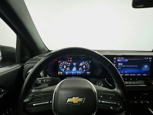 Used 2024 Chevrolet Colorado LT RWD image 7