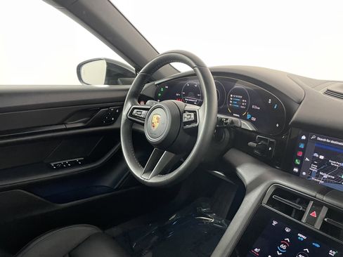 Used 2022 Porsche Taycan image 12