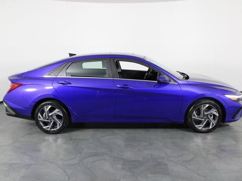Certified 2025 Hyundai Elantra SEL FWD image 12