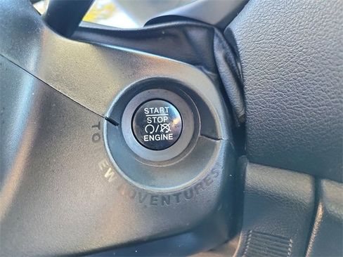 Used 2017 Jeep Renegade Latitude image 22