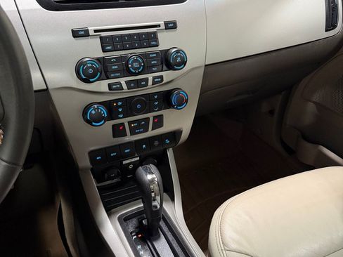 Used 2010 Ford Focus SEL FWD image 12