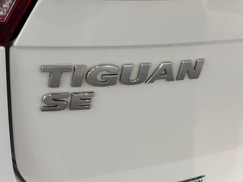Used 2019 Volkswagen Tiguan SE w/ Panoramic Sunroof Package AWD/4WD image 32