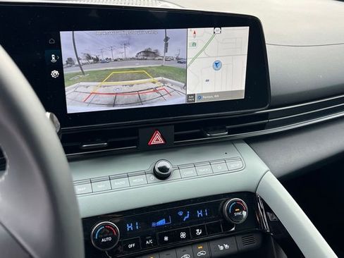 Certified 2025 Hyundai Elantra Limited image 25